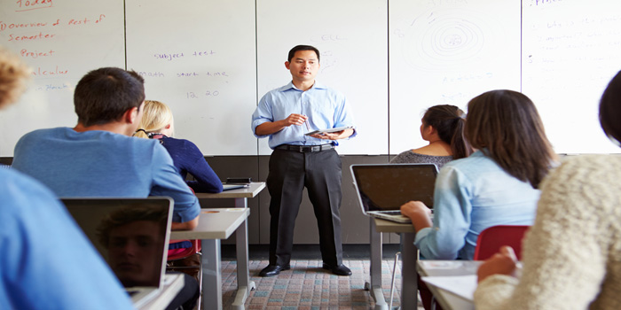 La Comunidad Valenciana destina dos millones de euros en becas a alumnos de ESO para estancias en el extranjero