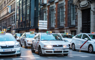 Los taxistas de Granada necesitan la ESO para ejercer su profesión