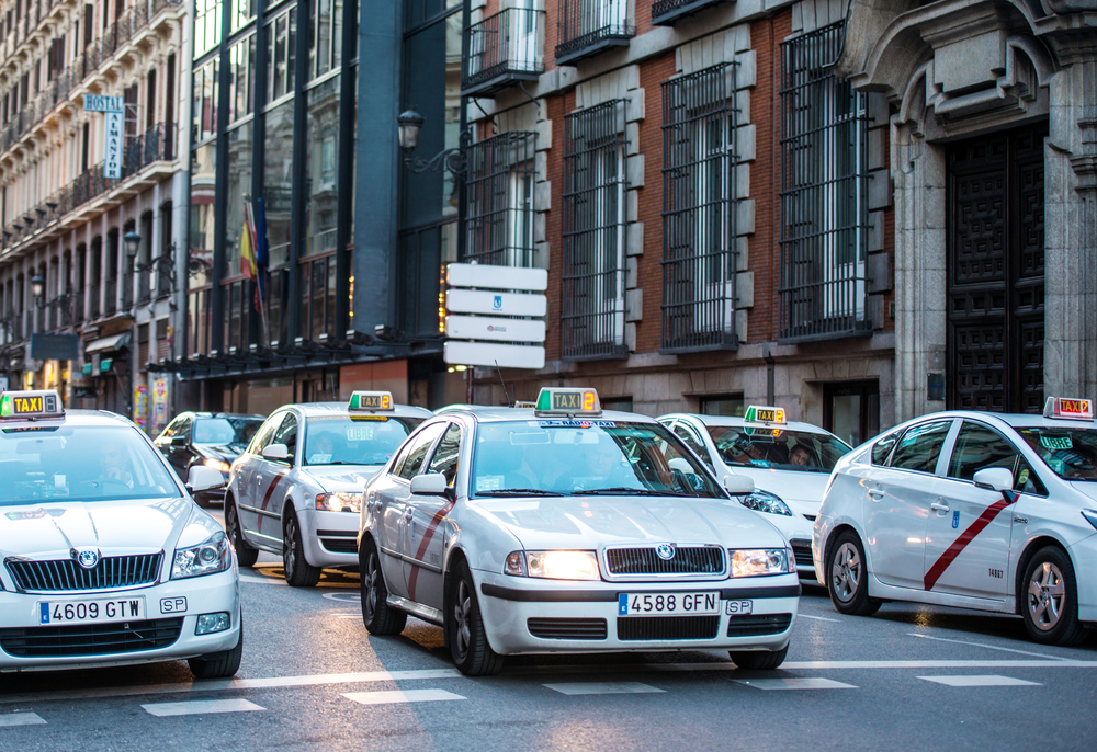 Los taxistas de Granada necesitan la ESO para ejercer su profesión
