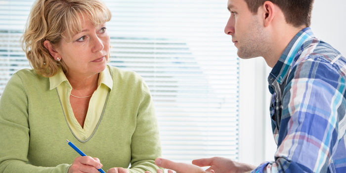 Madrid ofrece becas de hasta 5.000 euros para adultos que quieran sacarse la ESO